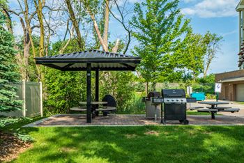 Arden Flats - Outdoor Grilling Area